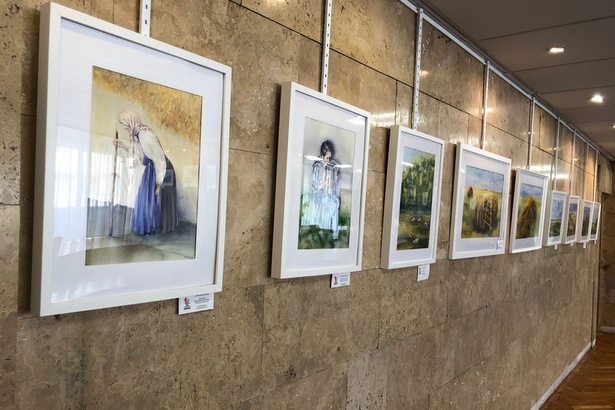 Выставка художника Зинаиды Даниловой «Акварельный калейдоскоп» проходит в здании префектуры Зеленограда