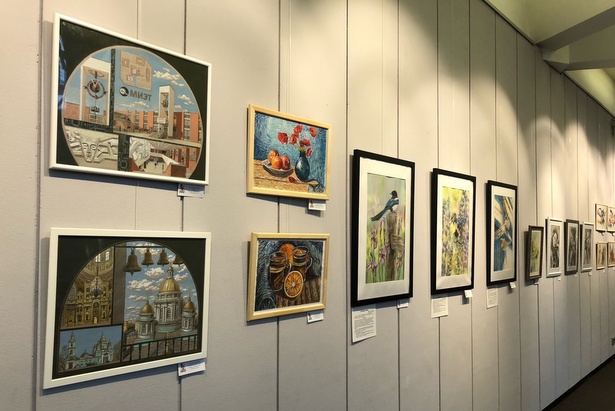 В Савелках проходит великолепная выставка картин зеленоградских художников 