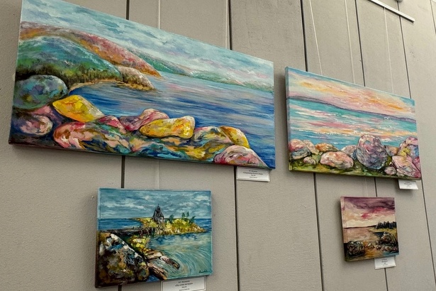 Великолепная выставка художника Инессы Матвеевой  «Краски Белого моря» проходит в Савелках 